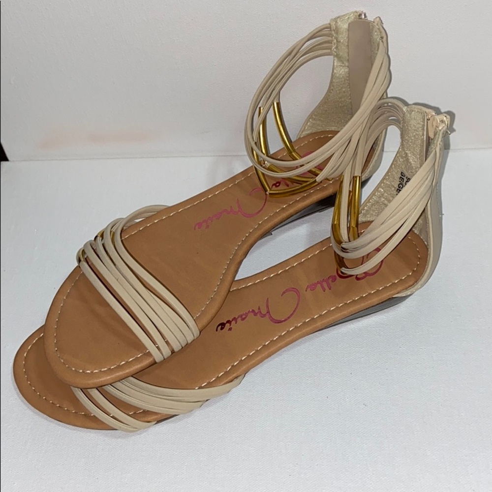 Women’s beige sandals